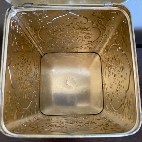 1950s Rare Holland Repousse Hinged Tea Tin - Picture 3 of 5